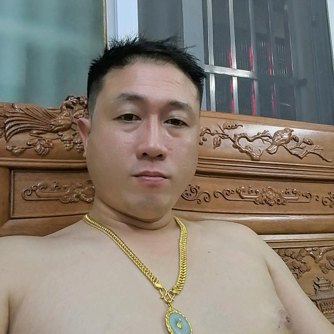 胡晓聪（专业磨床工，模具制作生产）