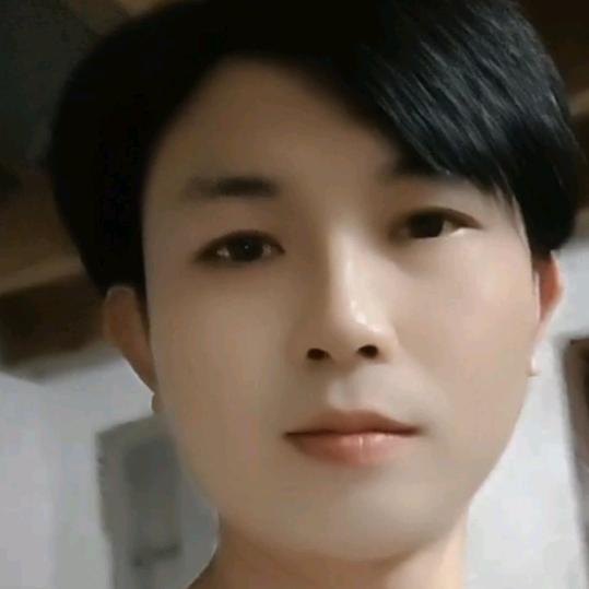 何鹏