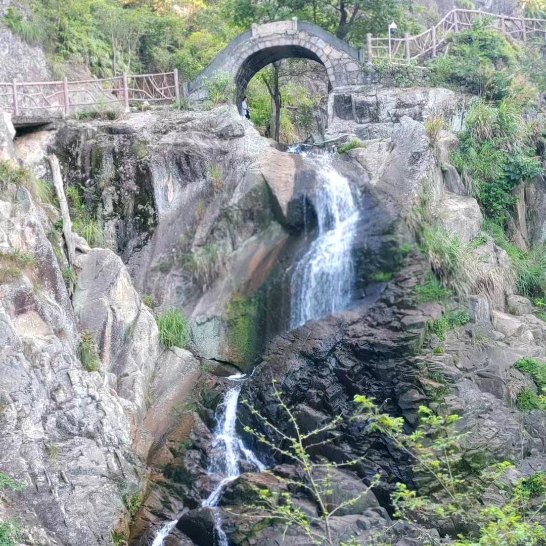 习惯空下来就发一下抖音，不去打扰别人……