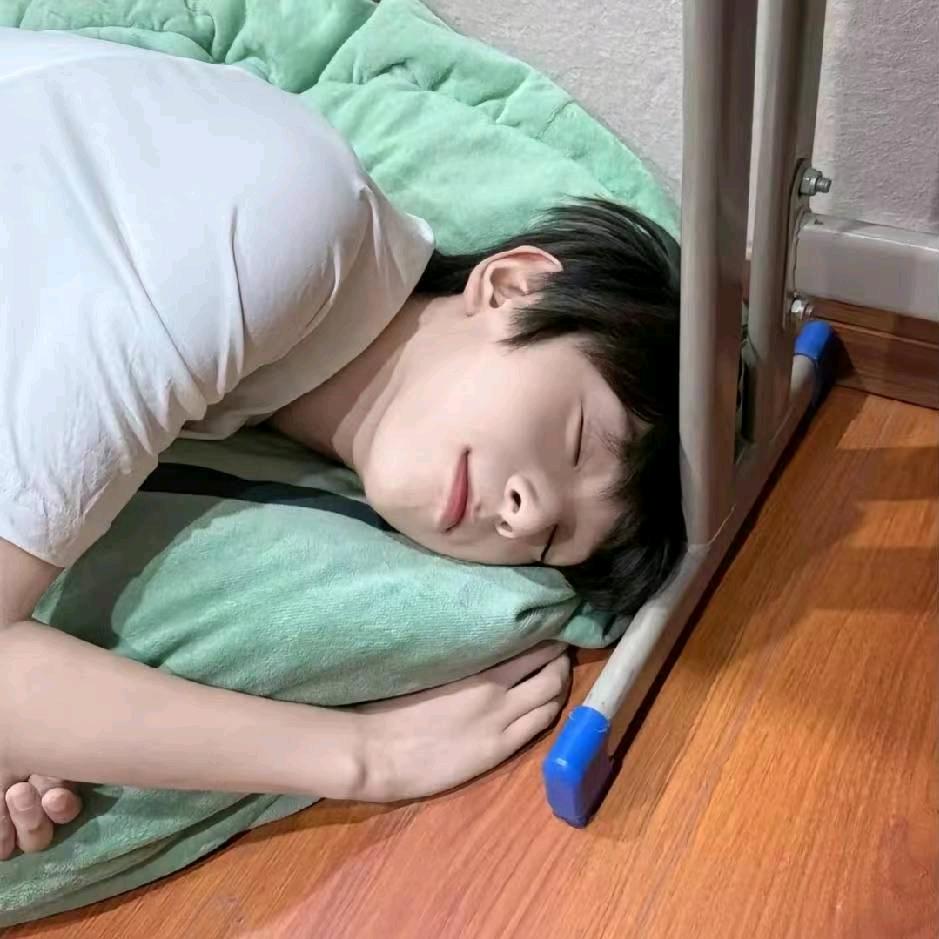 绾喵_