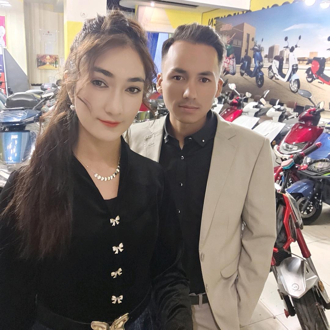 阿克苏电动车姑娘