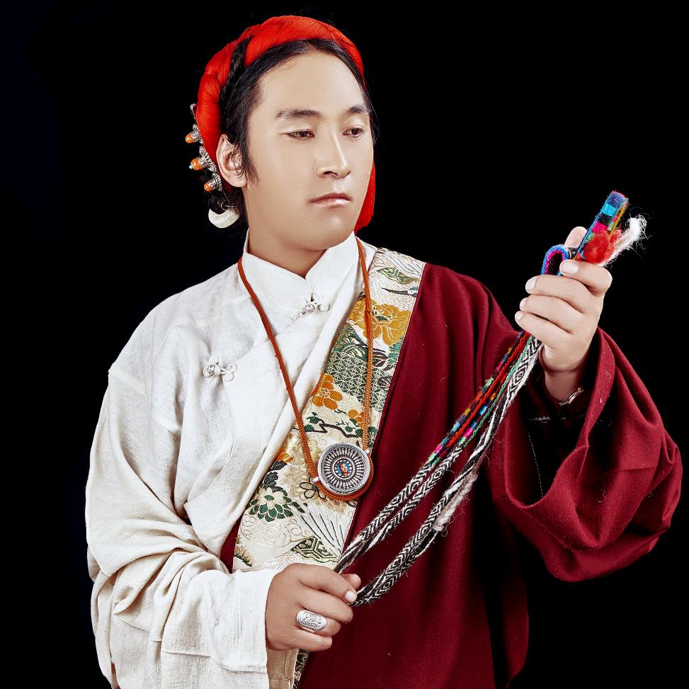 纳木措歌手：旦增