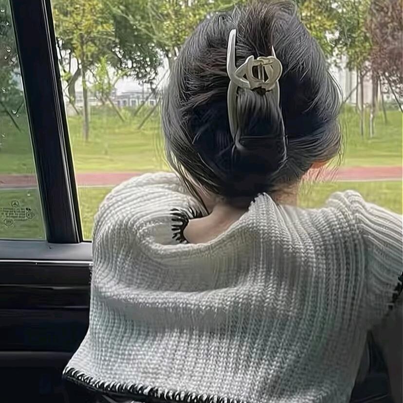 衣是衣服的依
