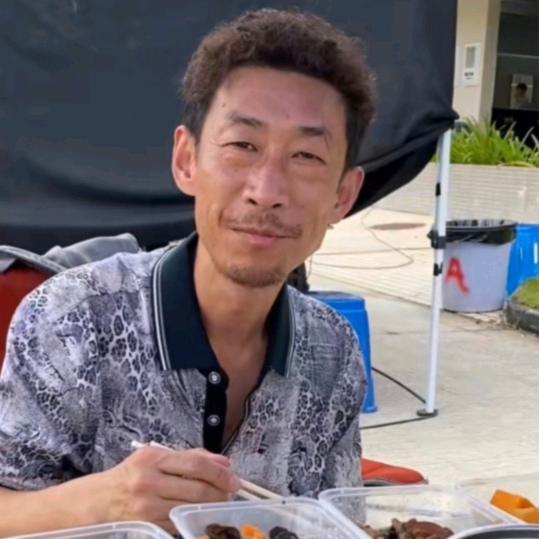 9块腹肌的男人