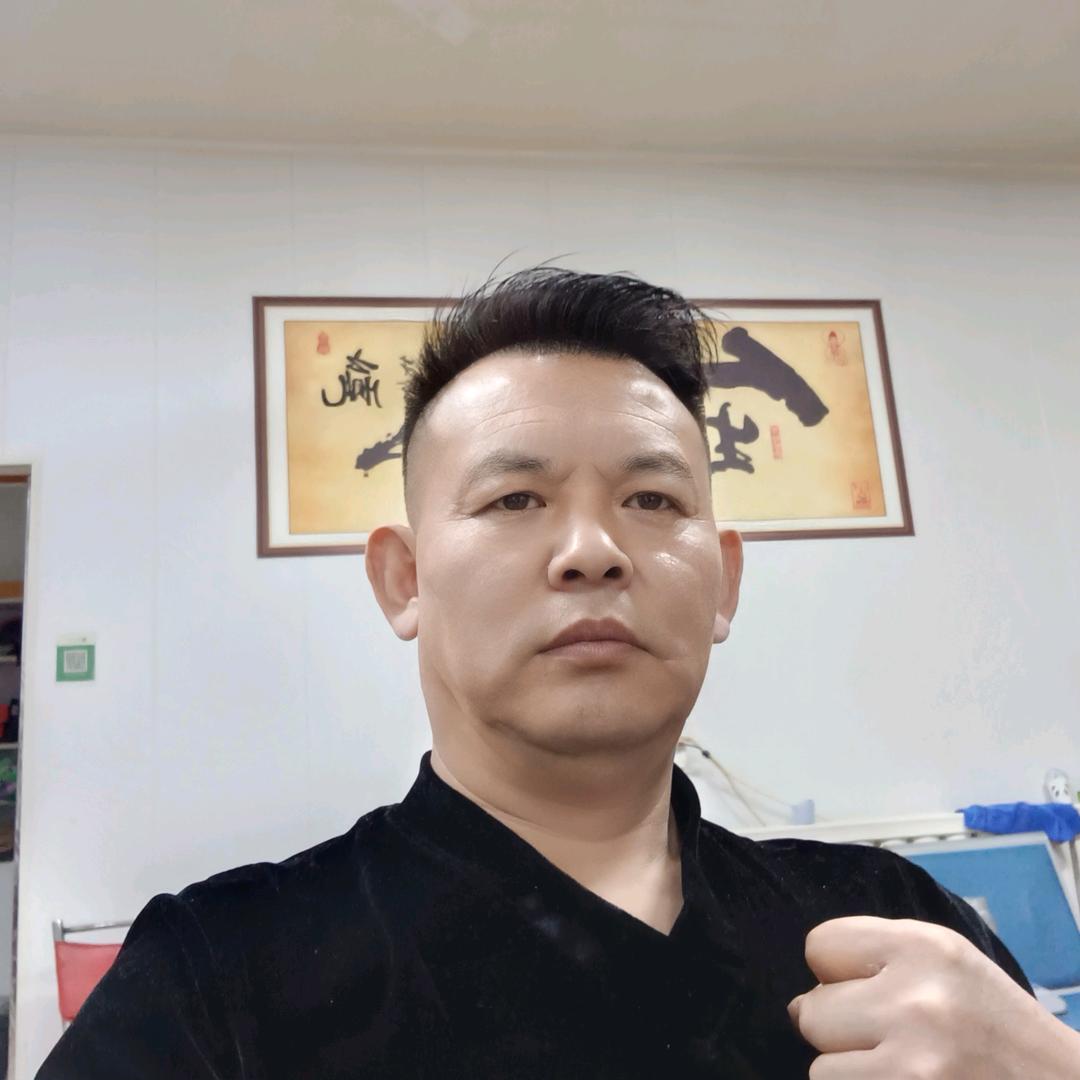 艺丽美发店。