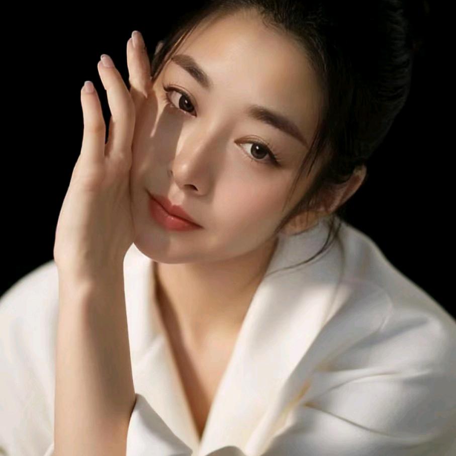 梅姐81年鸡！🌹