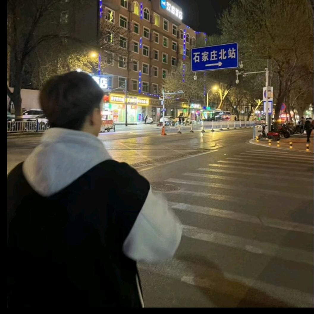 山满雾夜微凉