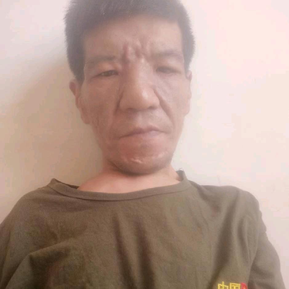 谭明明