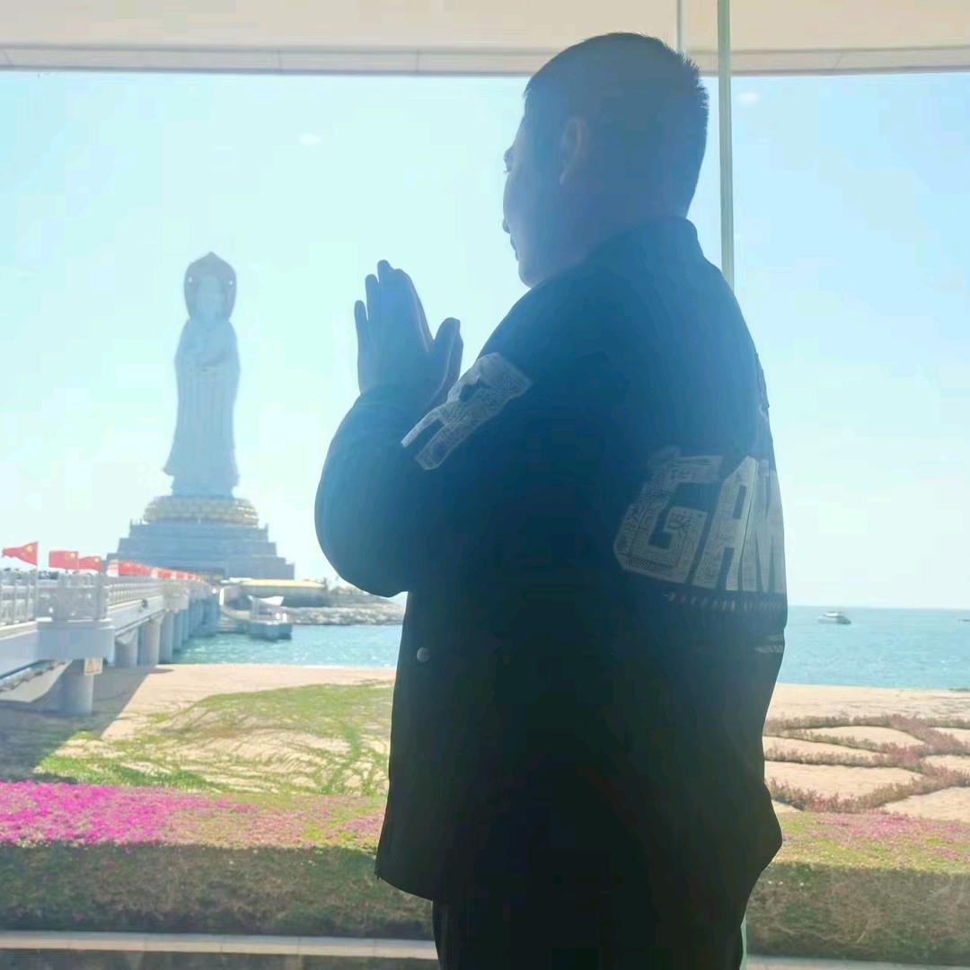 ㅤ  ㅤㅤ  ㅤ总被女人骗