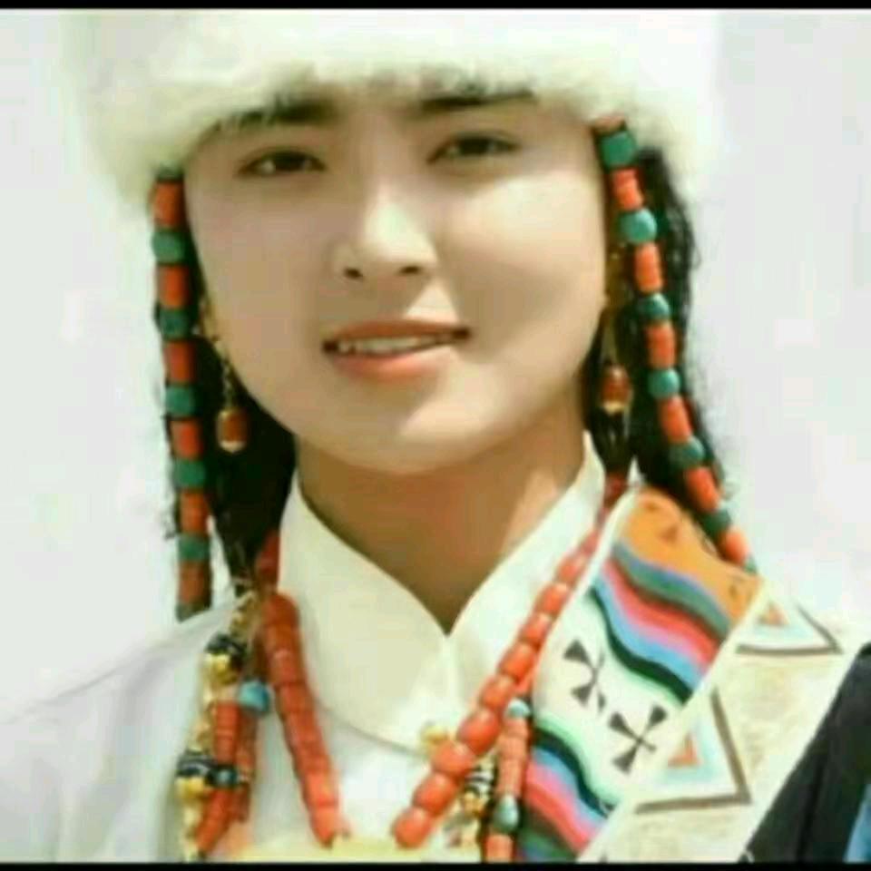 ♡lsdj相信光＞♡ ˘︶˘👻