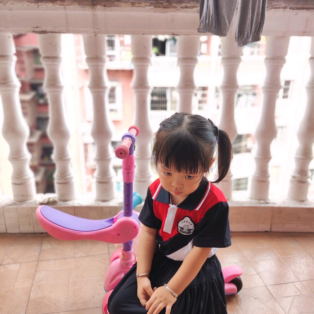 小屁孩的日常作妖谢谢关注