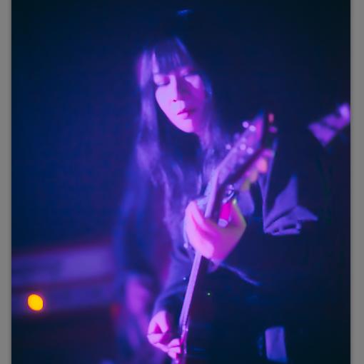 弹琴没表情的痘师