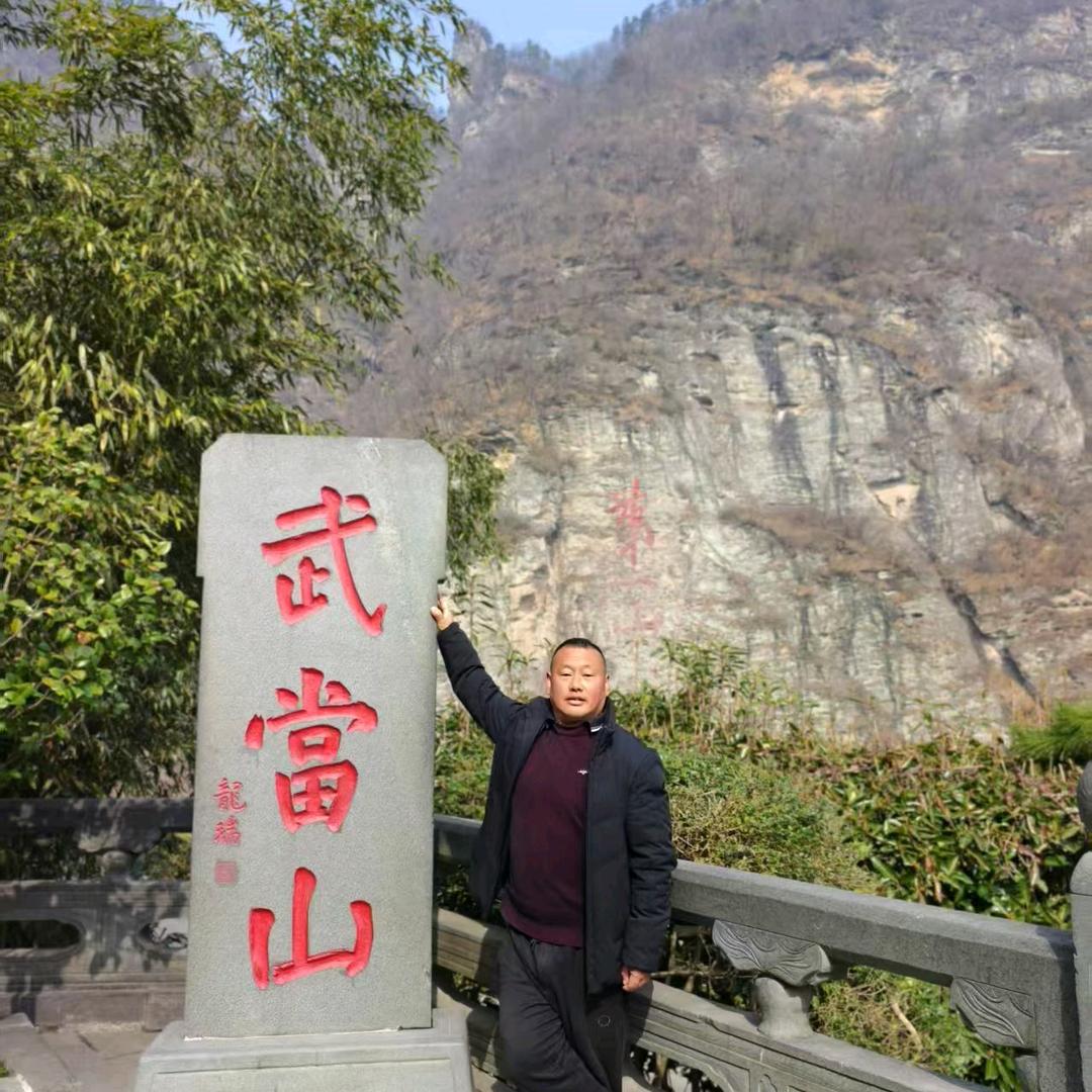 努力奋斗 ！农民工一个 ！