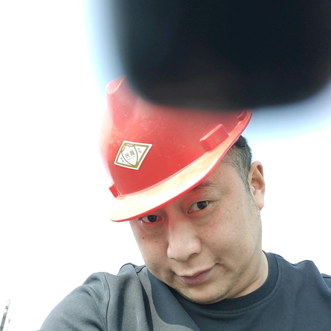 田森，装修技术员，承包各种地坪。