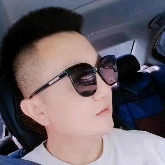 一 半 忧 伤