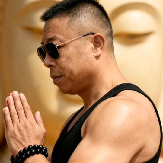 我挥衣袖带走云☁️