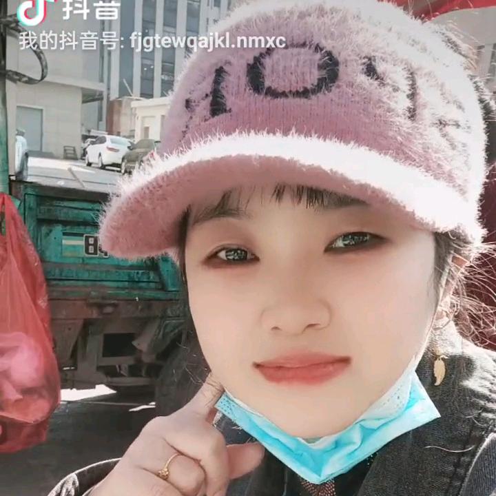曹秀如鞋厂上班的女人带着四个孩子
