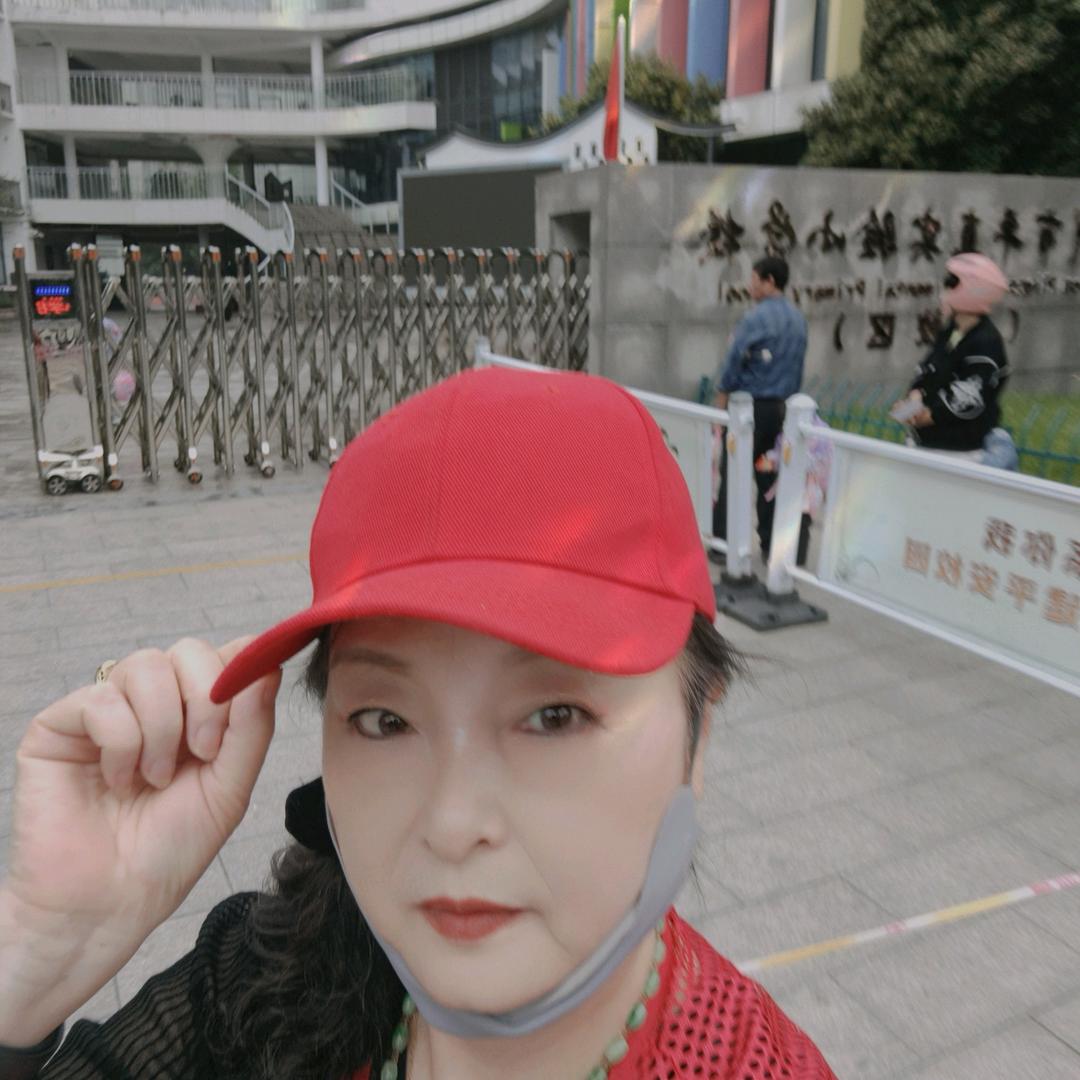 周英子
