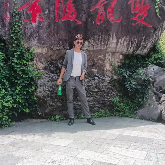残疾男孩