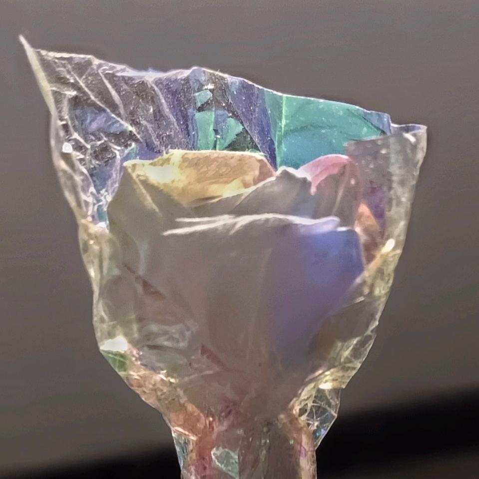 那个糖果纸包着的那个卫生纸