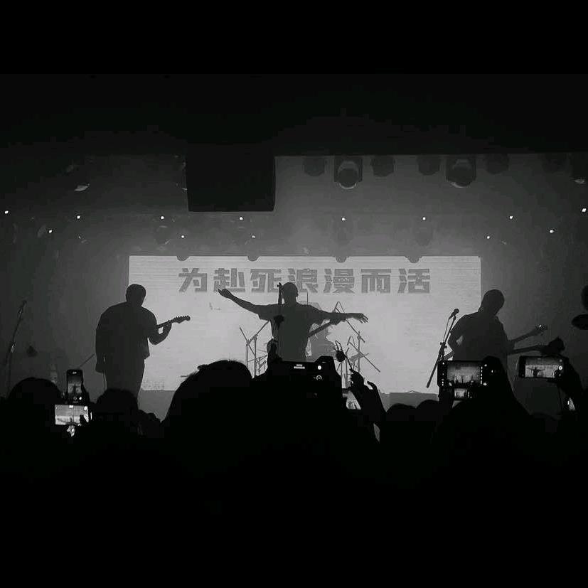 六一.