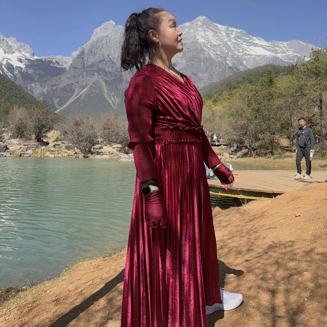 裴桥好运内衣雷姐