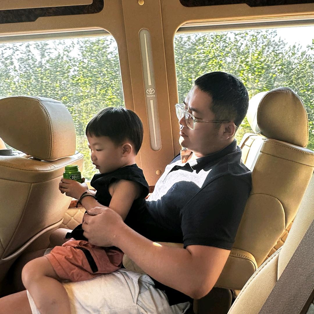 开心快乐的小杨