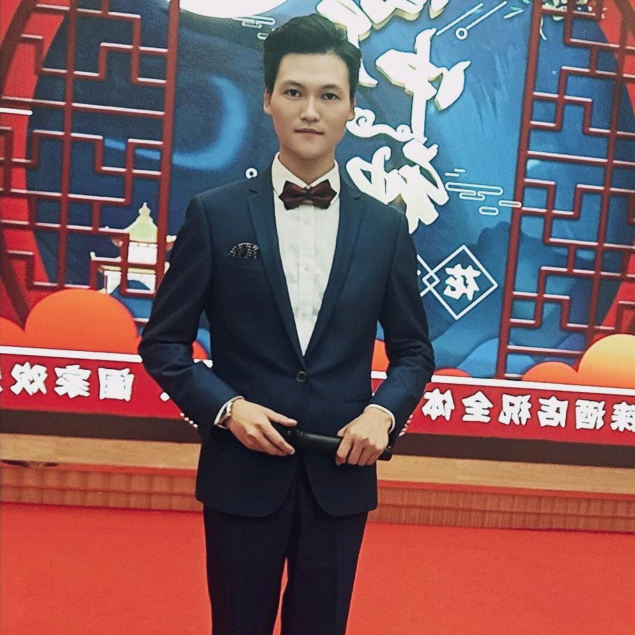 主持人 李浩