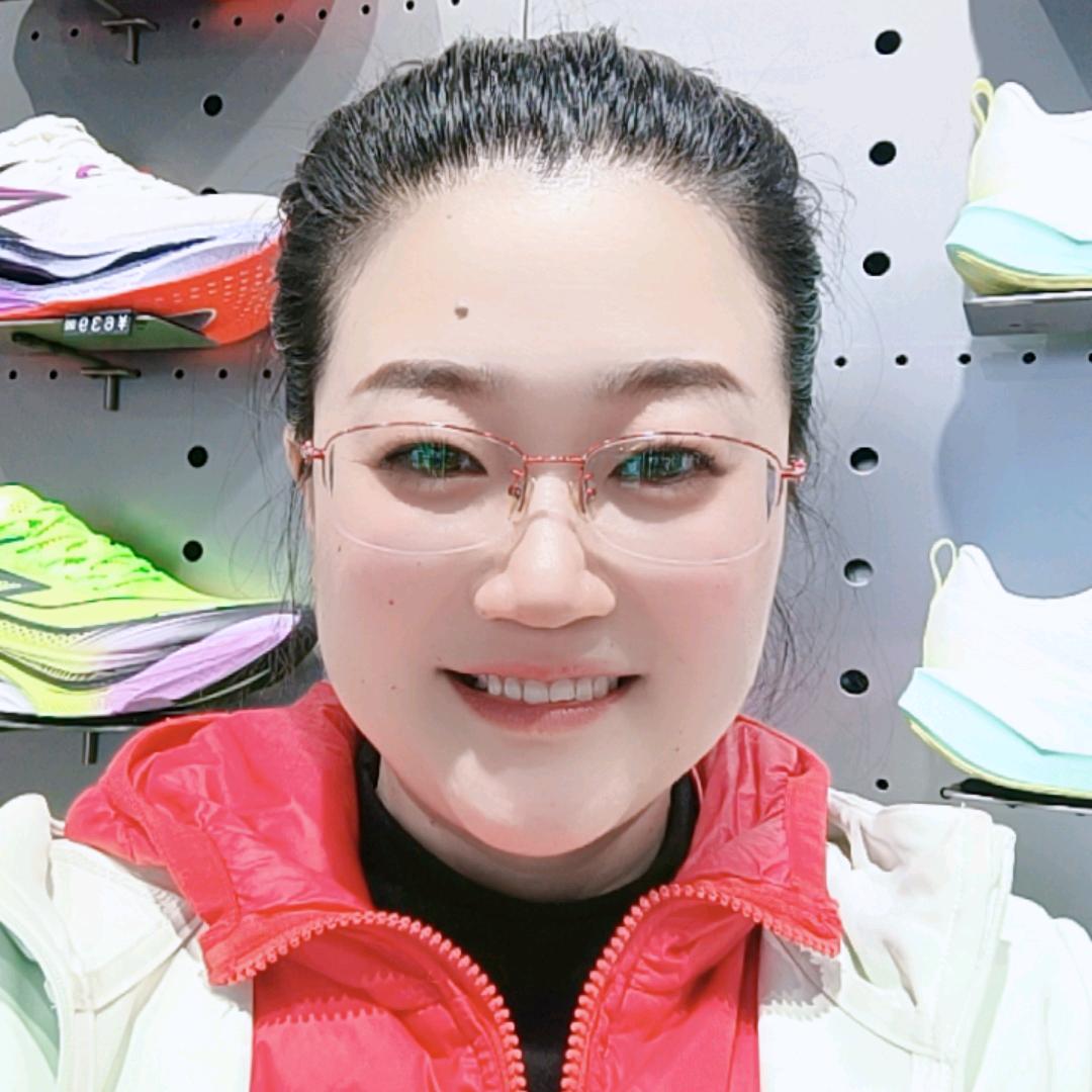 爱笑的明霞
