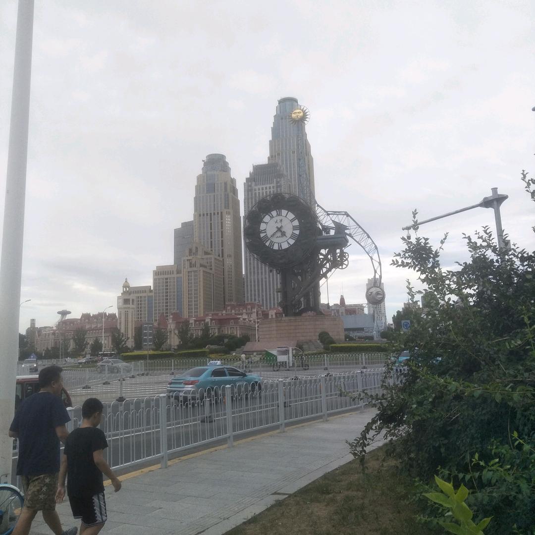 梁事诚