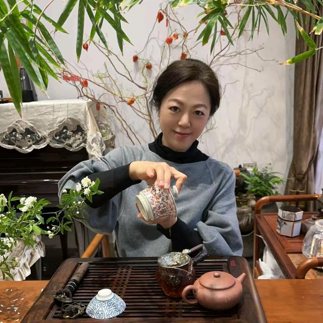 阿秀品茶🍵唱歌🎤
