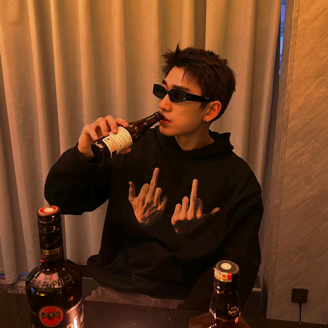 忱.