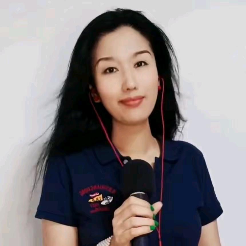 🐰爱唱歌的兔子姐姐🐰