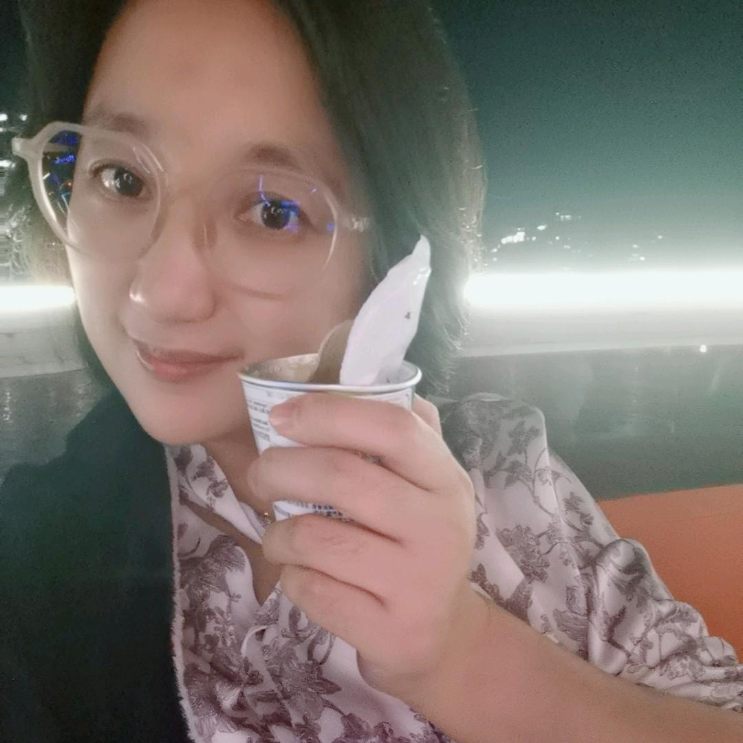 闪闪发光的漂亮姑娘
