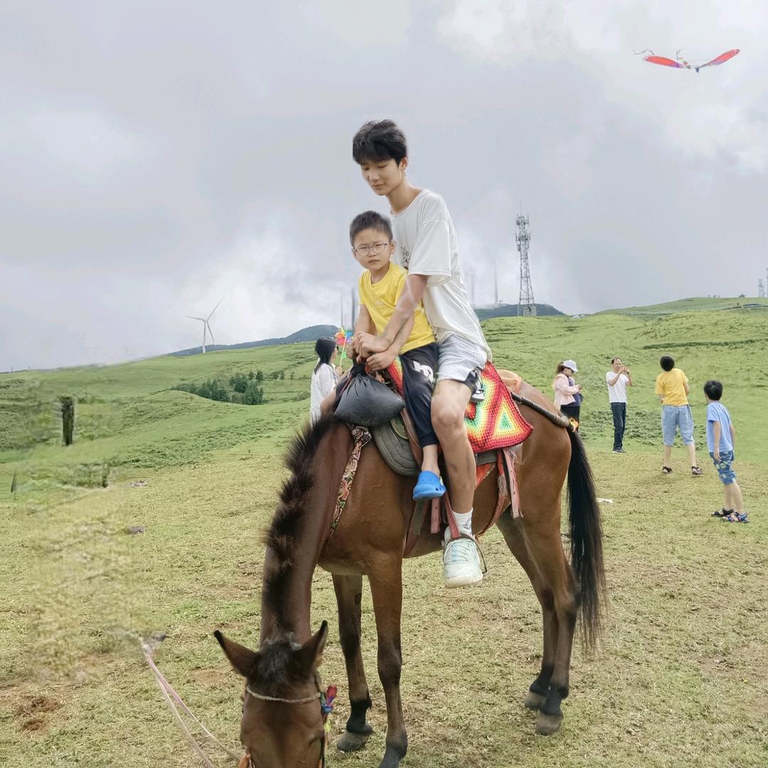 ╭╭☞詹詹自喜