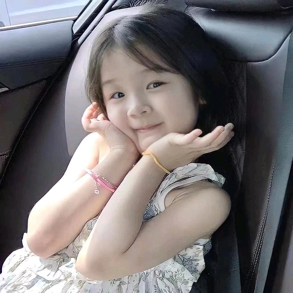 愿望成真的快乐小女孩