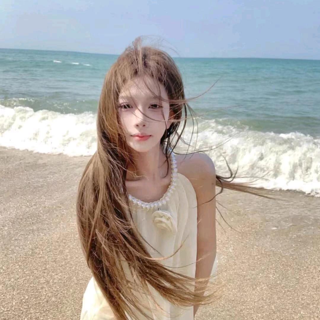 彤子.