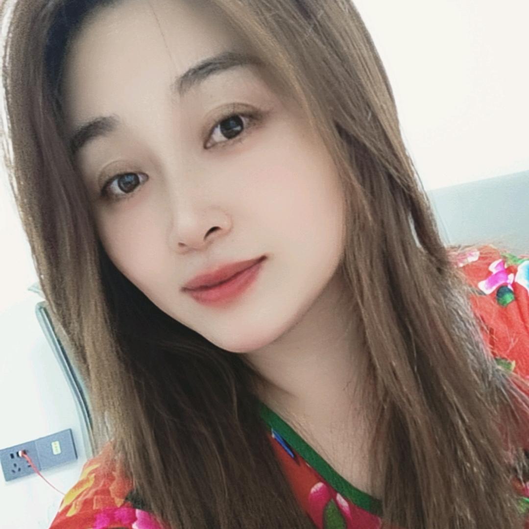 开心的胖妹纸😍