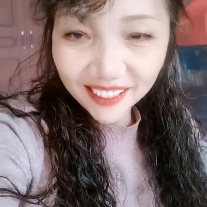 浣溪姐早上八点半开播，自学唱歌