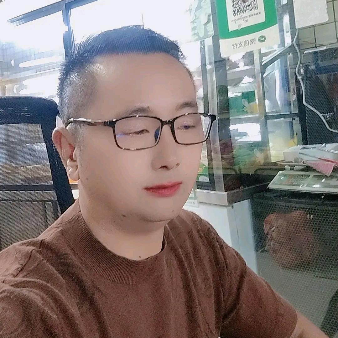 滨海茶杯哥在教师新村开了个水果店