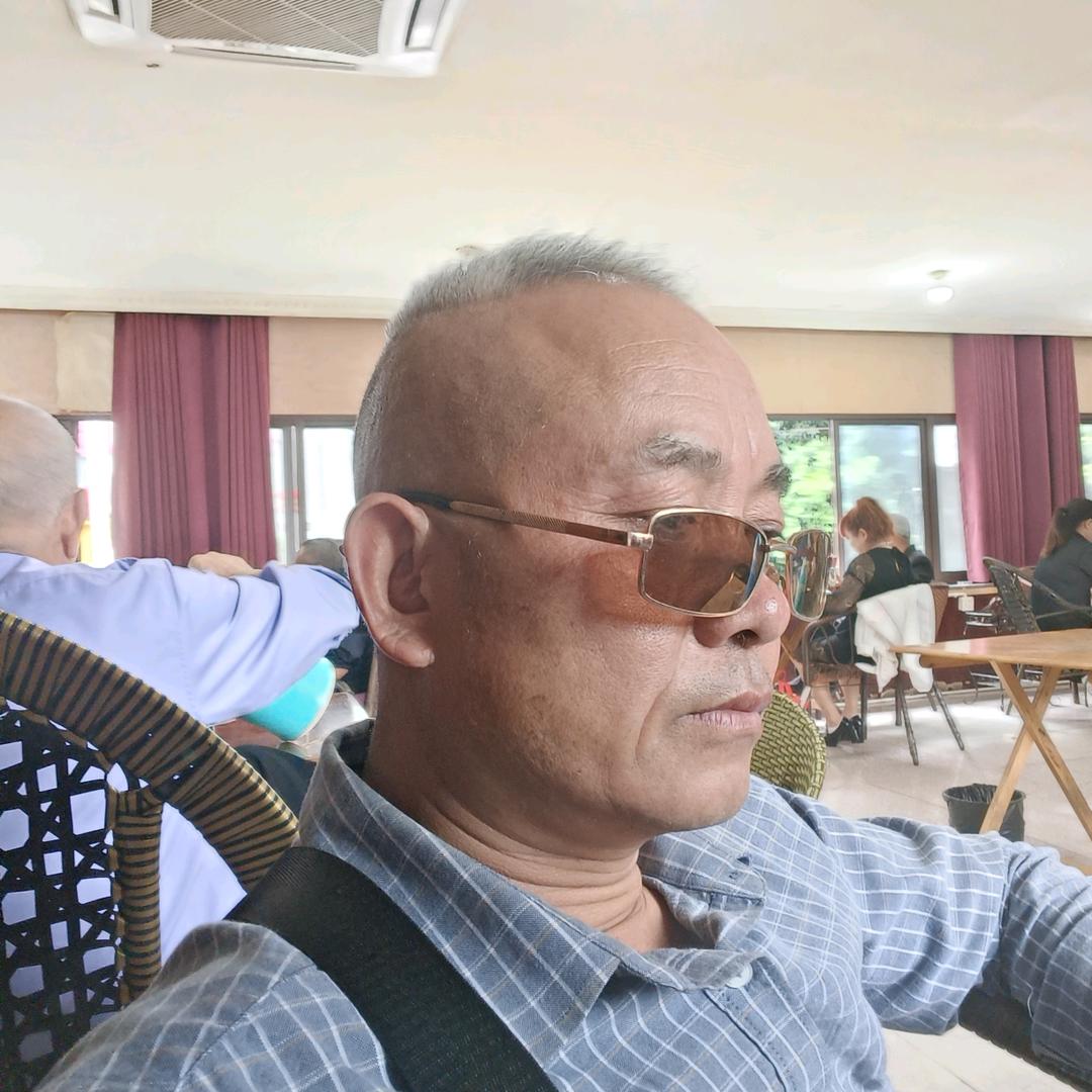 阆中文成五金百货铺