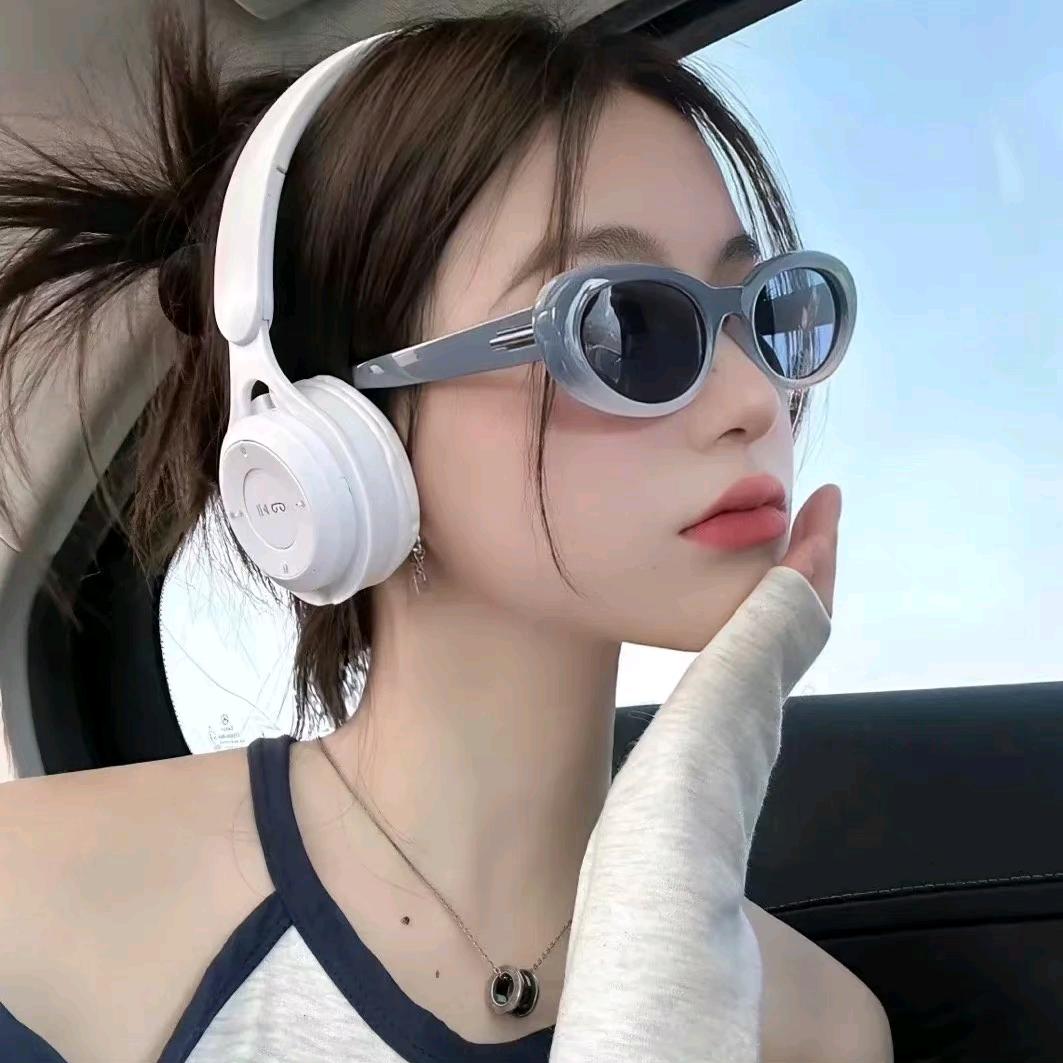 L.¹¹