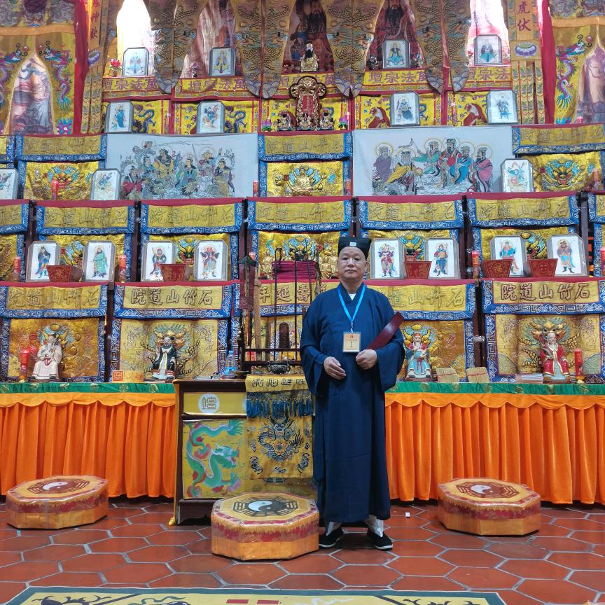 周 法 師  〈有缘 收 学生〉