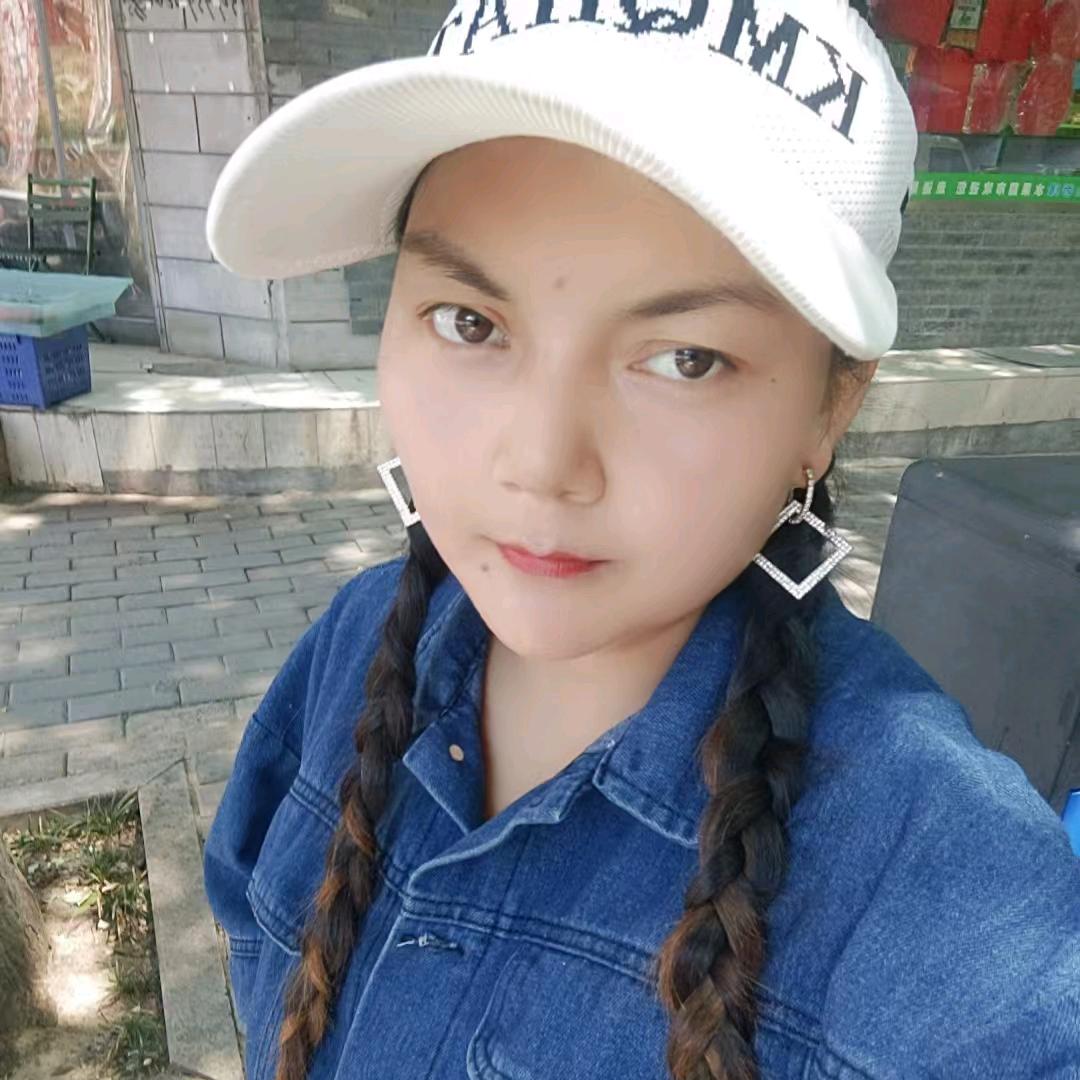 辣条小姐姐首播下午15:00点开了播