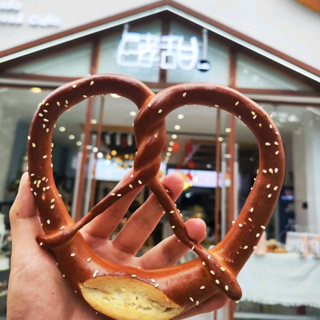 在酵甜做蛋糕的蟹老板