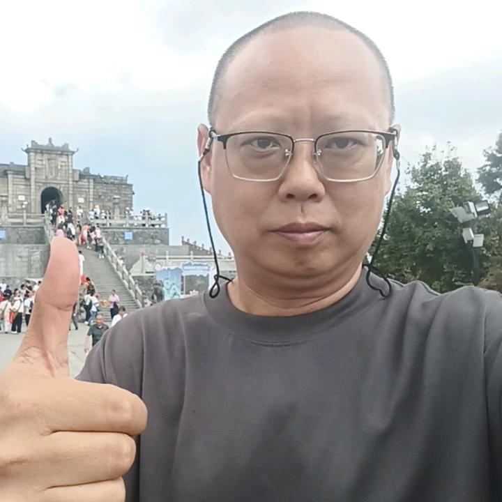 刘光荣《大爱撑天》福建福耀科技大学曹德旺