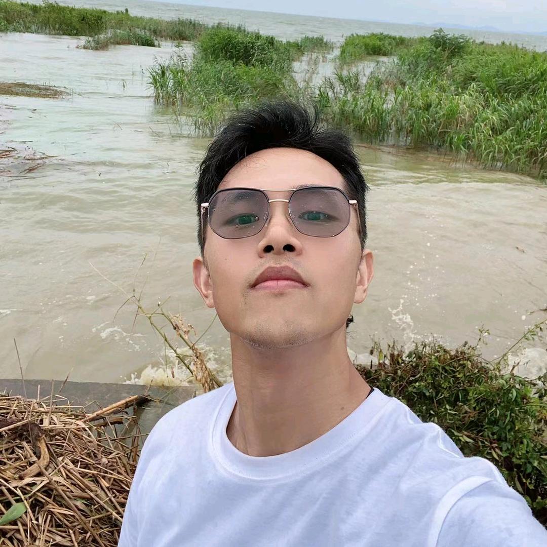 新纪元美发店长（老王）