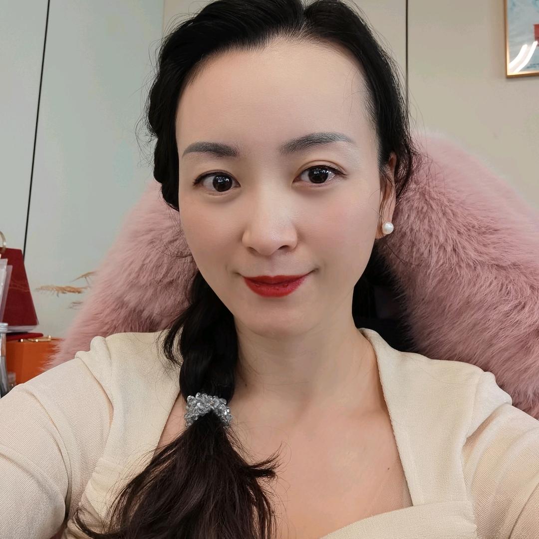 只赚钱的小富婆