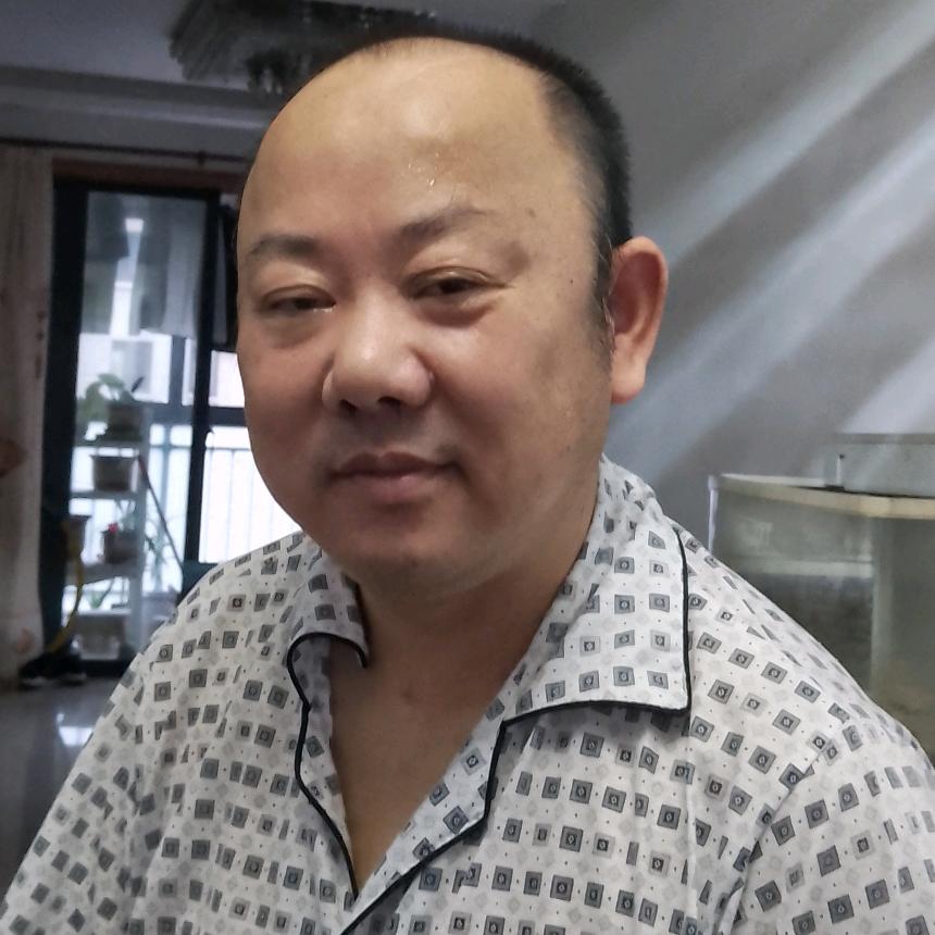 阿彪。