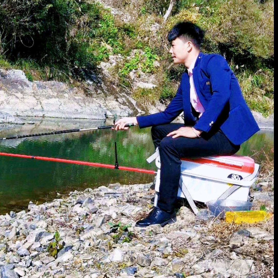 小杨爱钓鱼